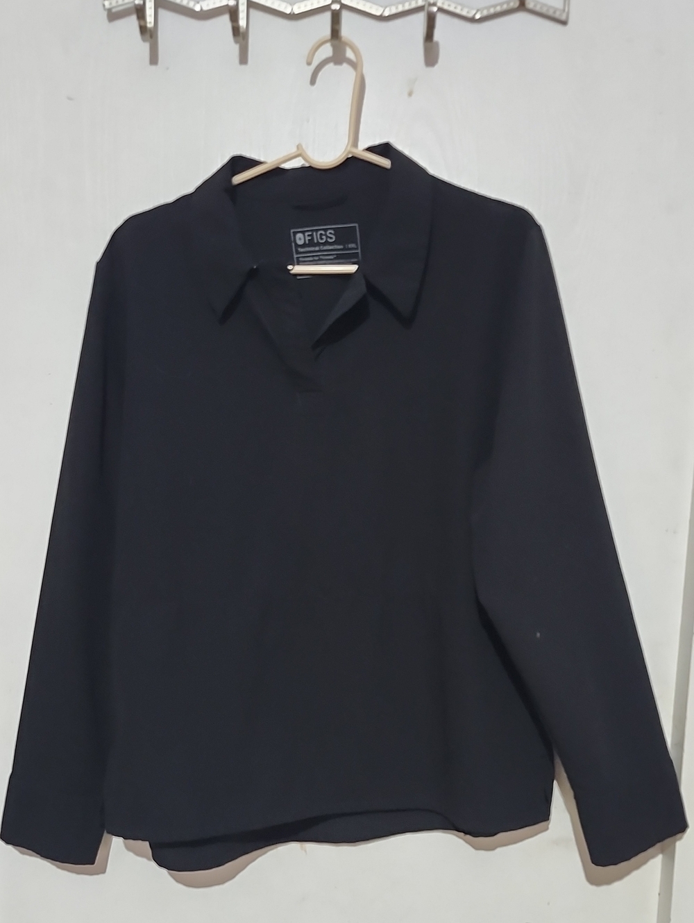Figs Black Long-Sleeve Casual Button-Down Shirt